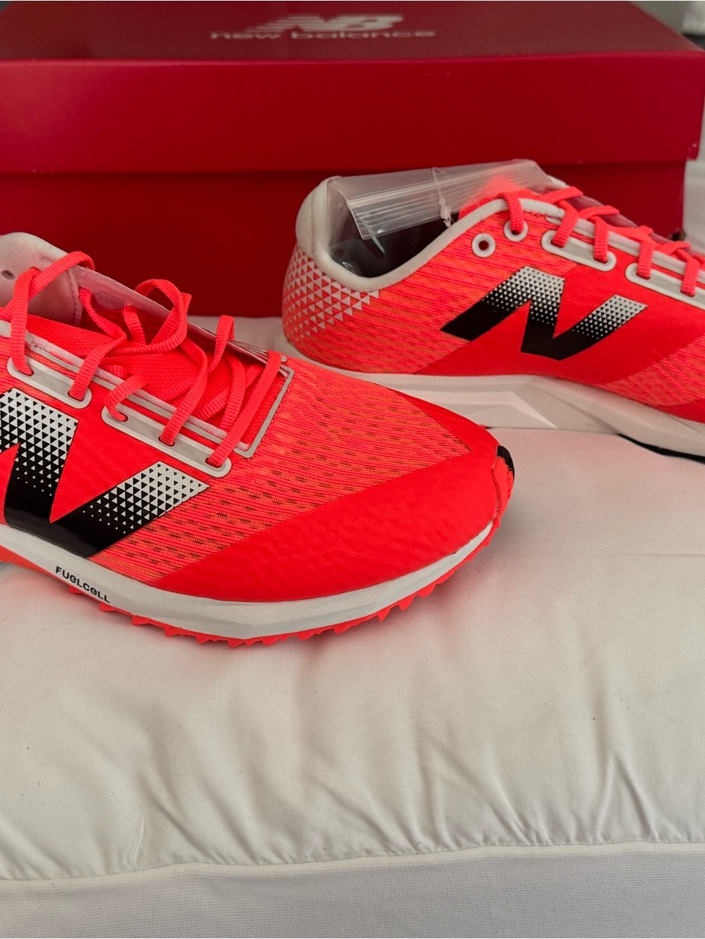 New Balancevdd Men / Women’s Neon Coral FuelCell Running Shoes